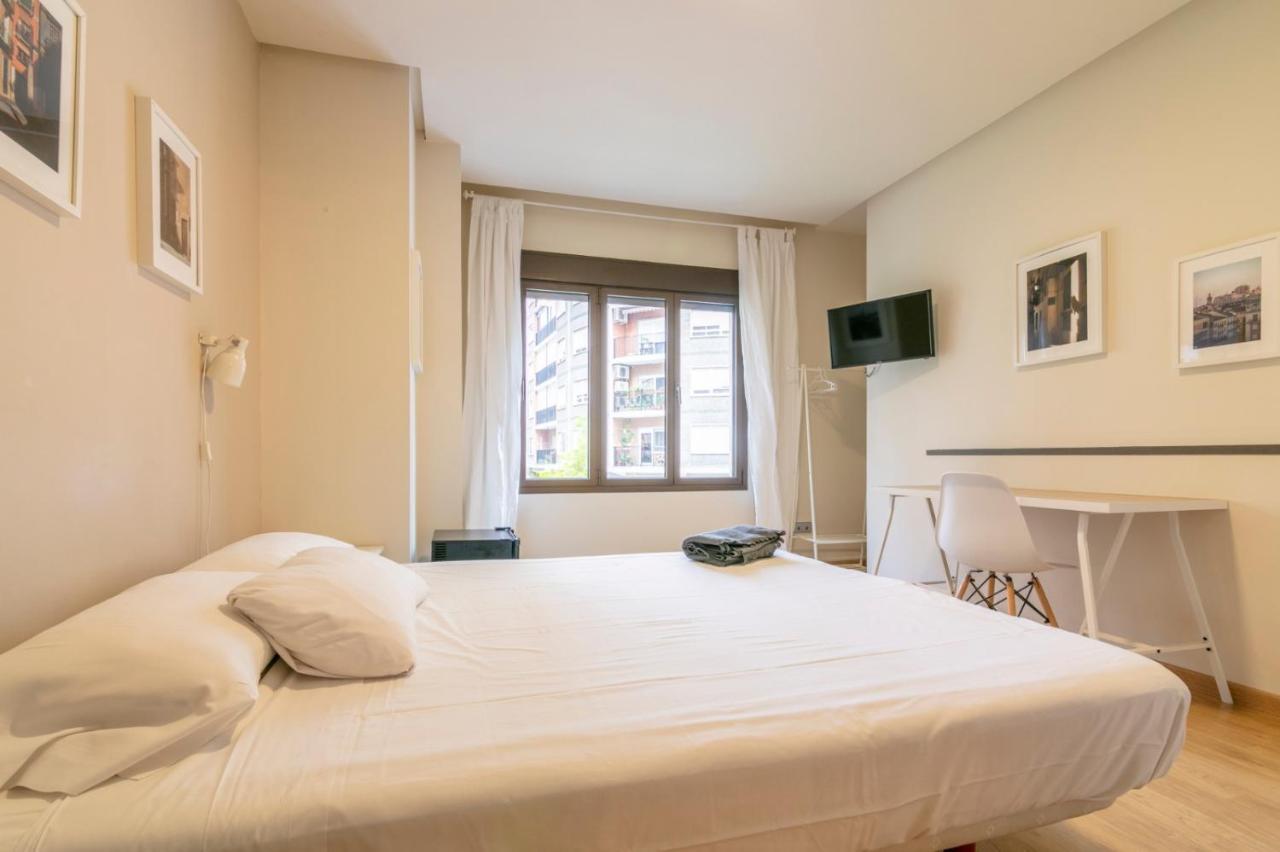 Habitación doble en Avenida del Oeste 17, Valencia * Valencia